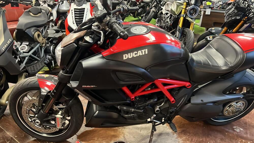 Ducati Diavel 1200 Carbon (2014 - 16) (2)