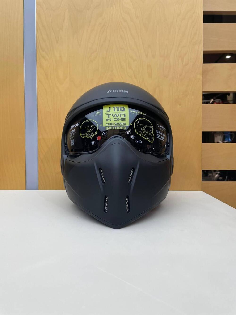 J110 BLACK MATT Airoh