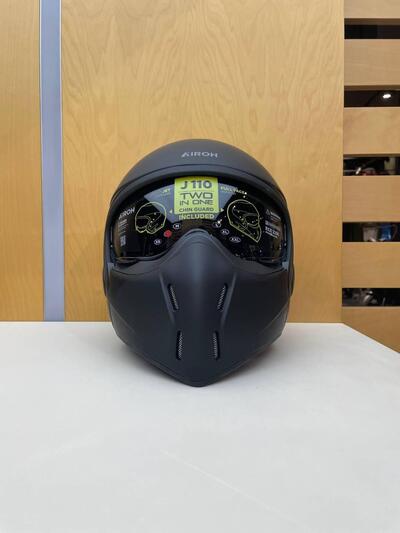 J110 BLACK MATT Airoh