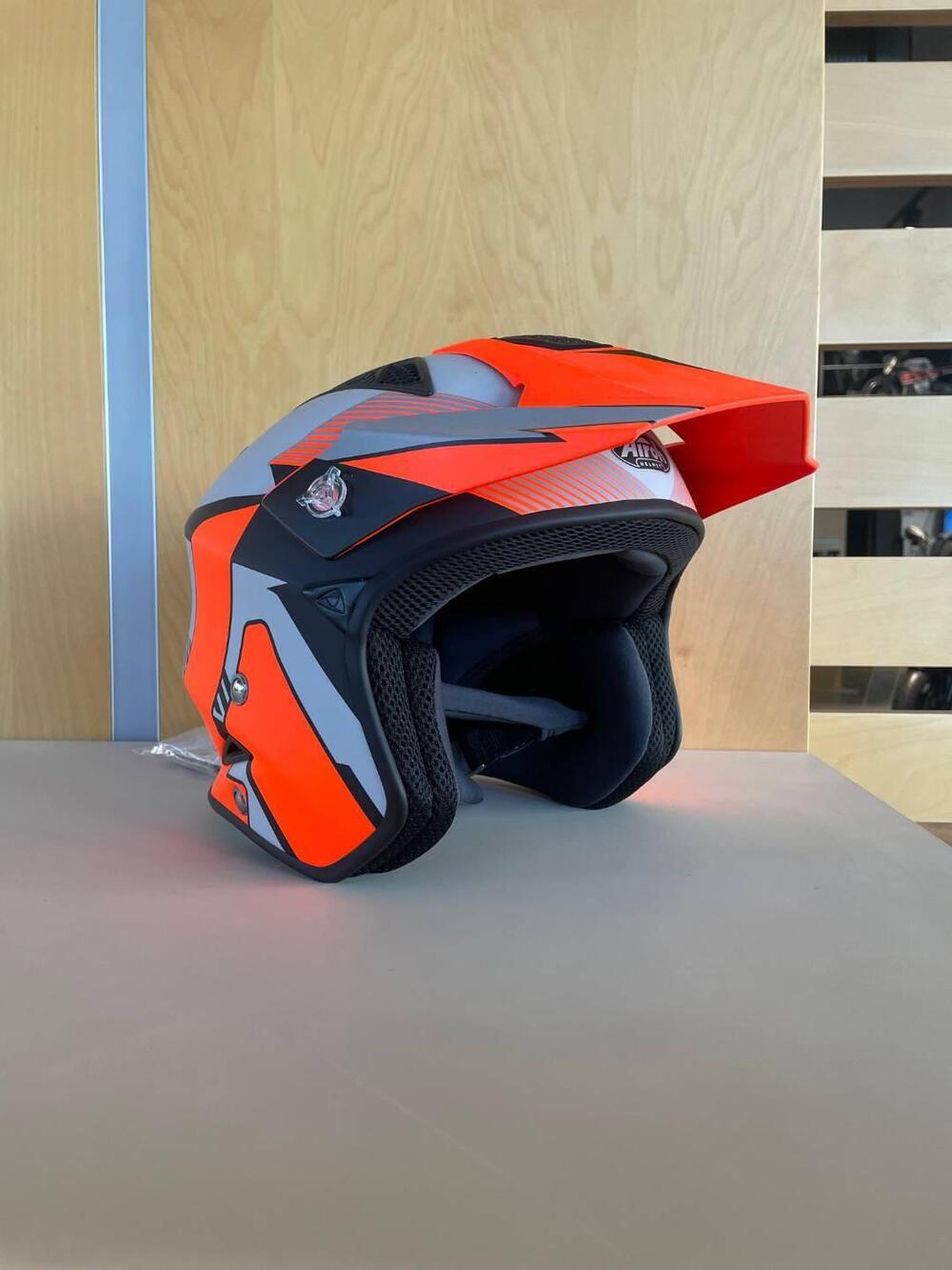 TTR S ORANGE Airoh (2)