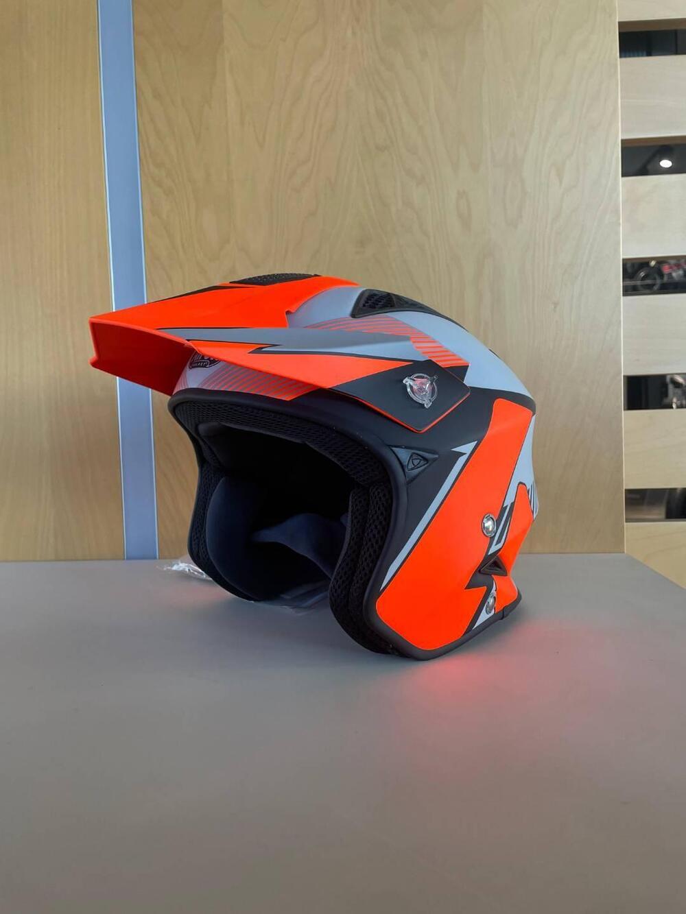 TTR S ORANGE Airoh (3)