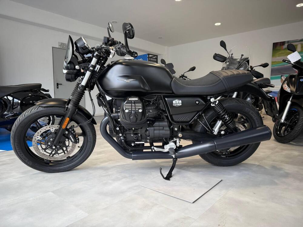 Moto Guzzi V7 Stone (2021 - 24)