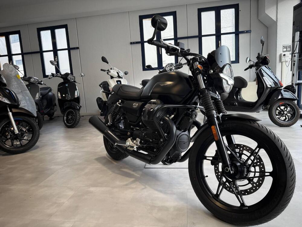 Moto Guzzi V7 Stone (2021 - 24) (6)