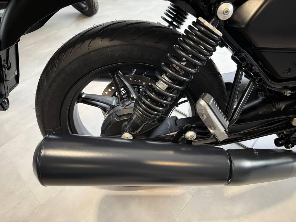 Moto Guzzi V7 Stone (2021 - 24) (8)