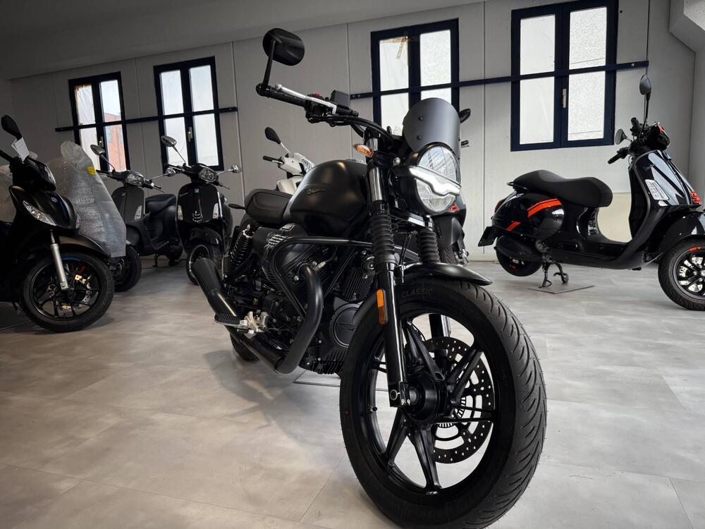 Moto Guzzi V7 Stone (2021 - 24) (9)