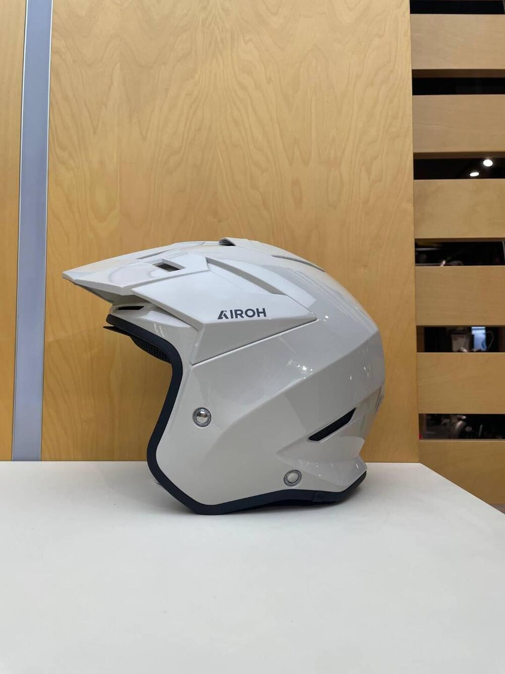 KOMBAKT GREY GLOSS Airoh (3)