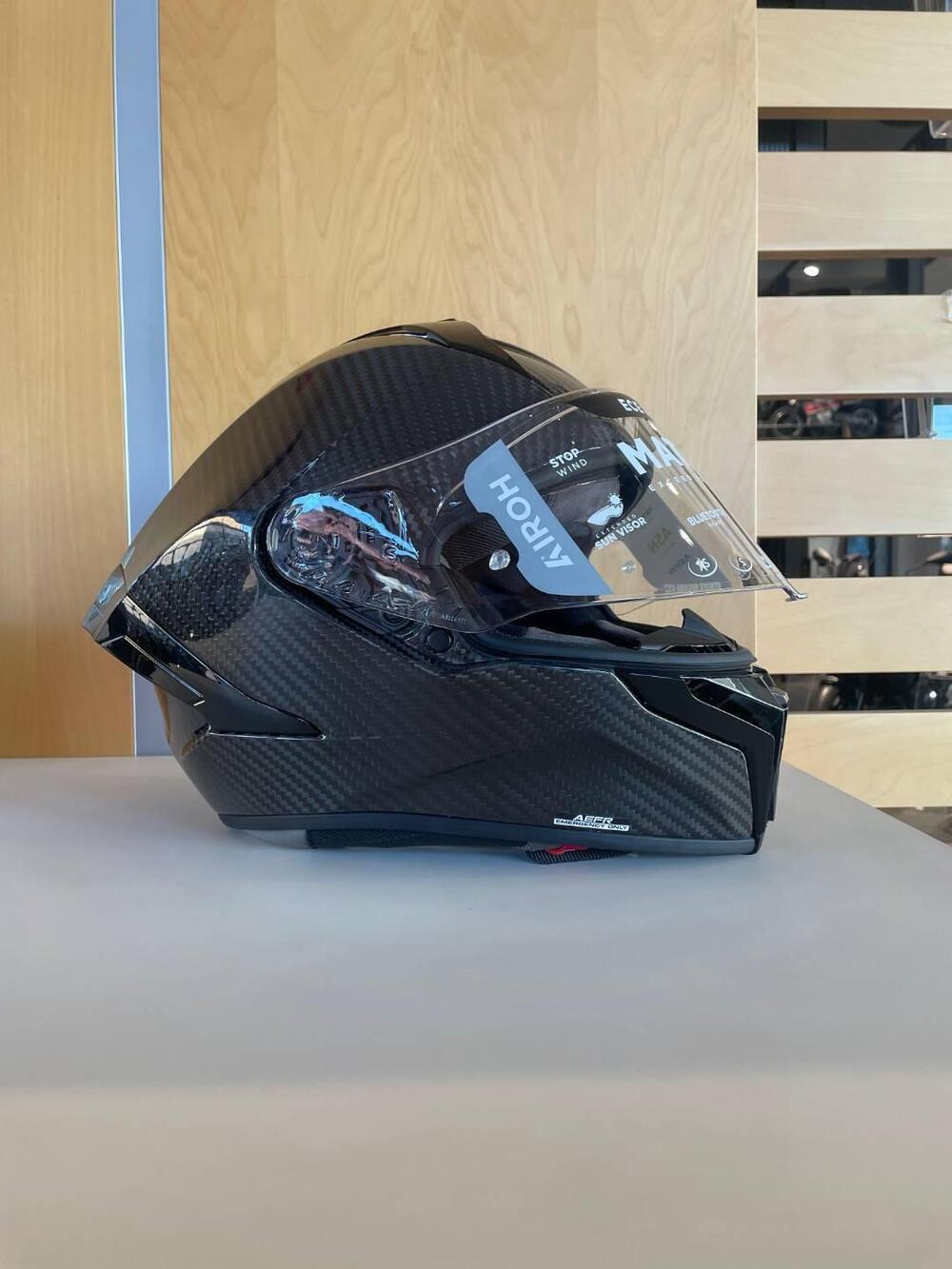 MATRYX CARBON GLOSS Airoh (2)