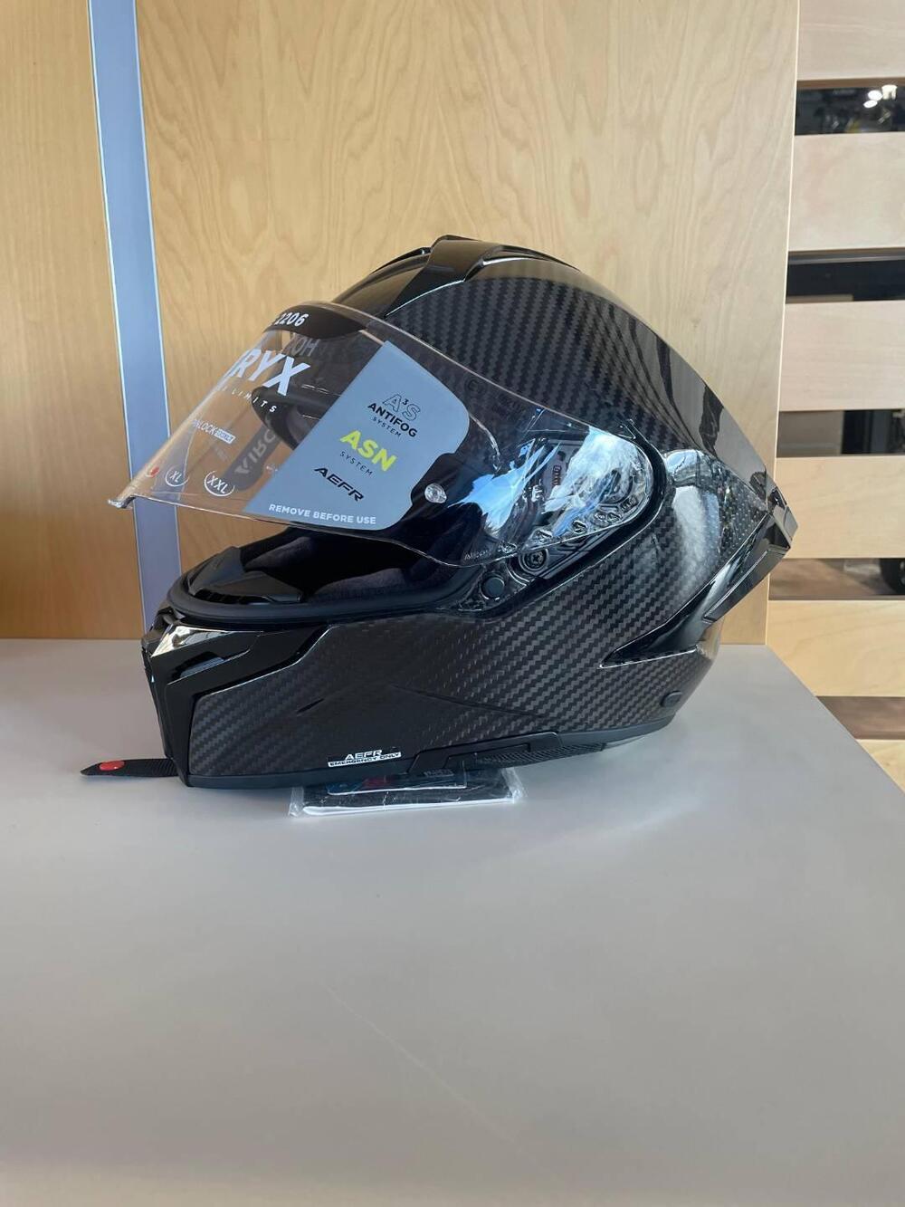 MATRYX CARBON GLOSS Airoh (3)