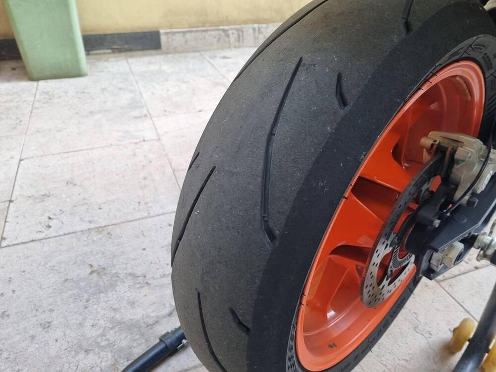 KTM 890 Duke R (2021) (9)