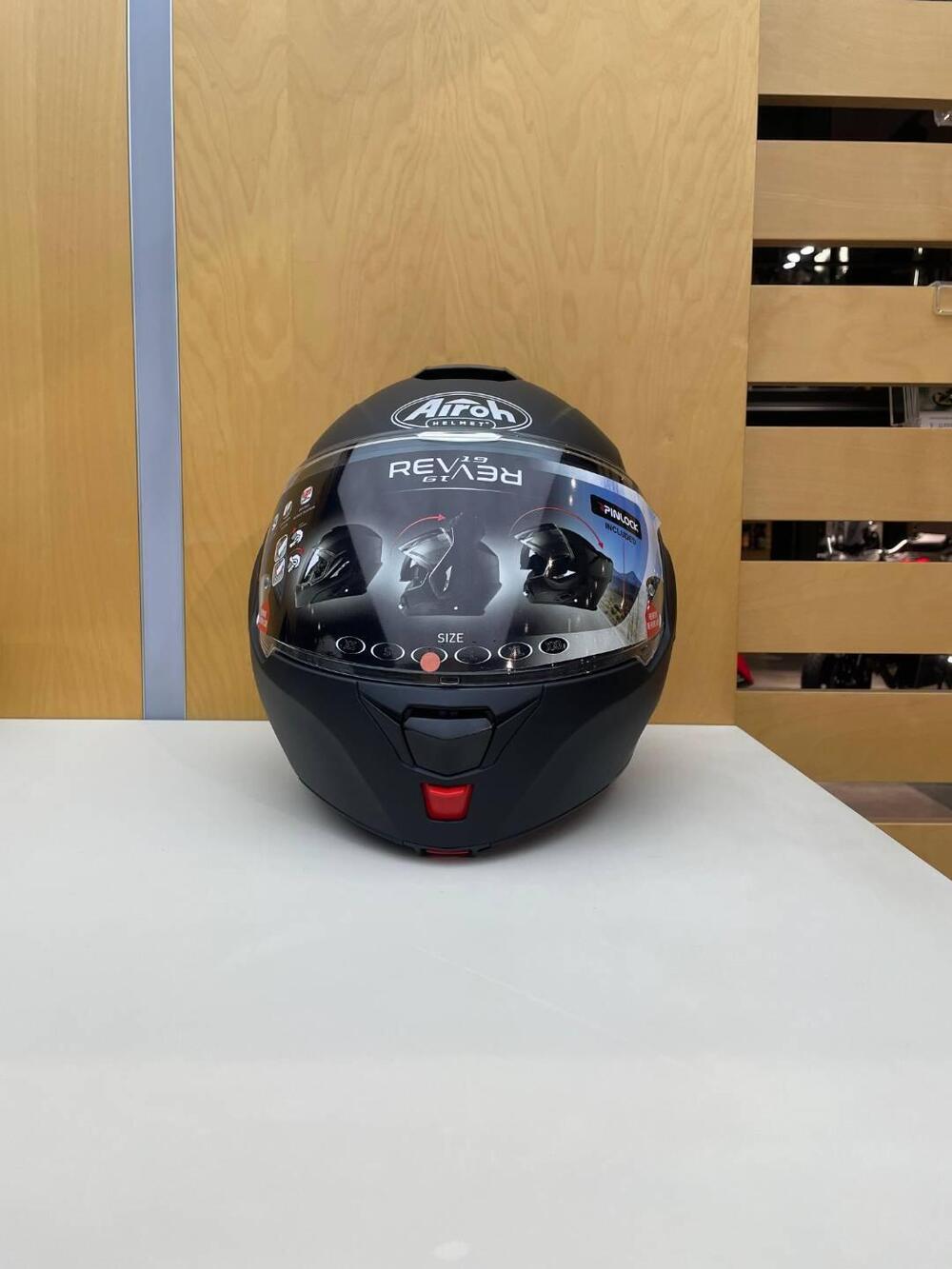 REV19 BLACK MATT Airoh