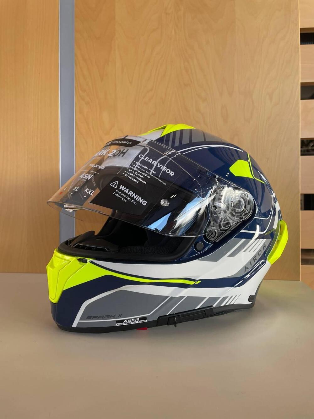 SPARK 2 BLUEYELLOW GLOSS Airoh (2)