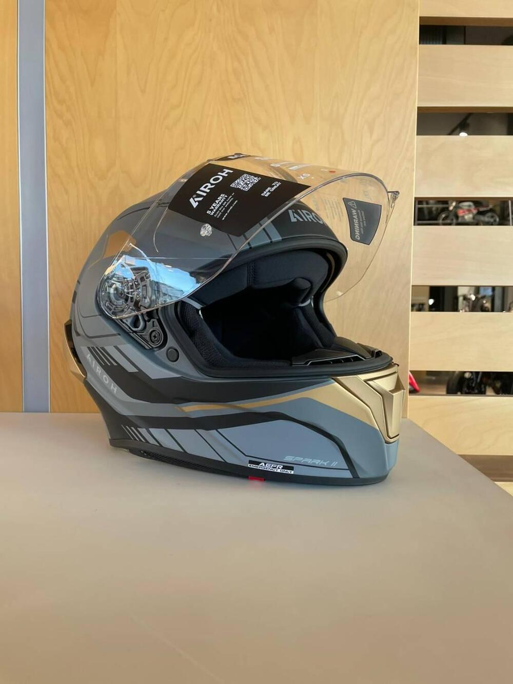 SPARK 2 GOLDMATT Airoh (2)