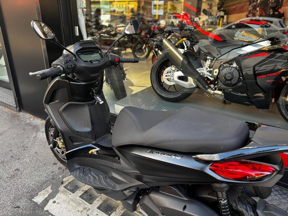 Piaggio Beverly 300 S ABS-ASR (2021 - 25) (12)