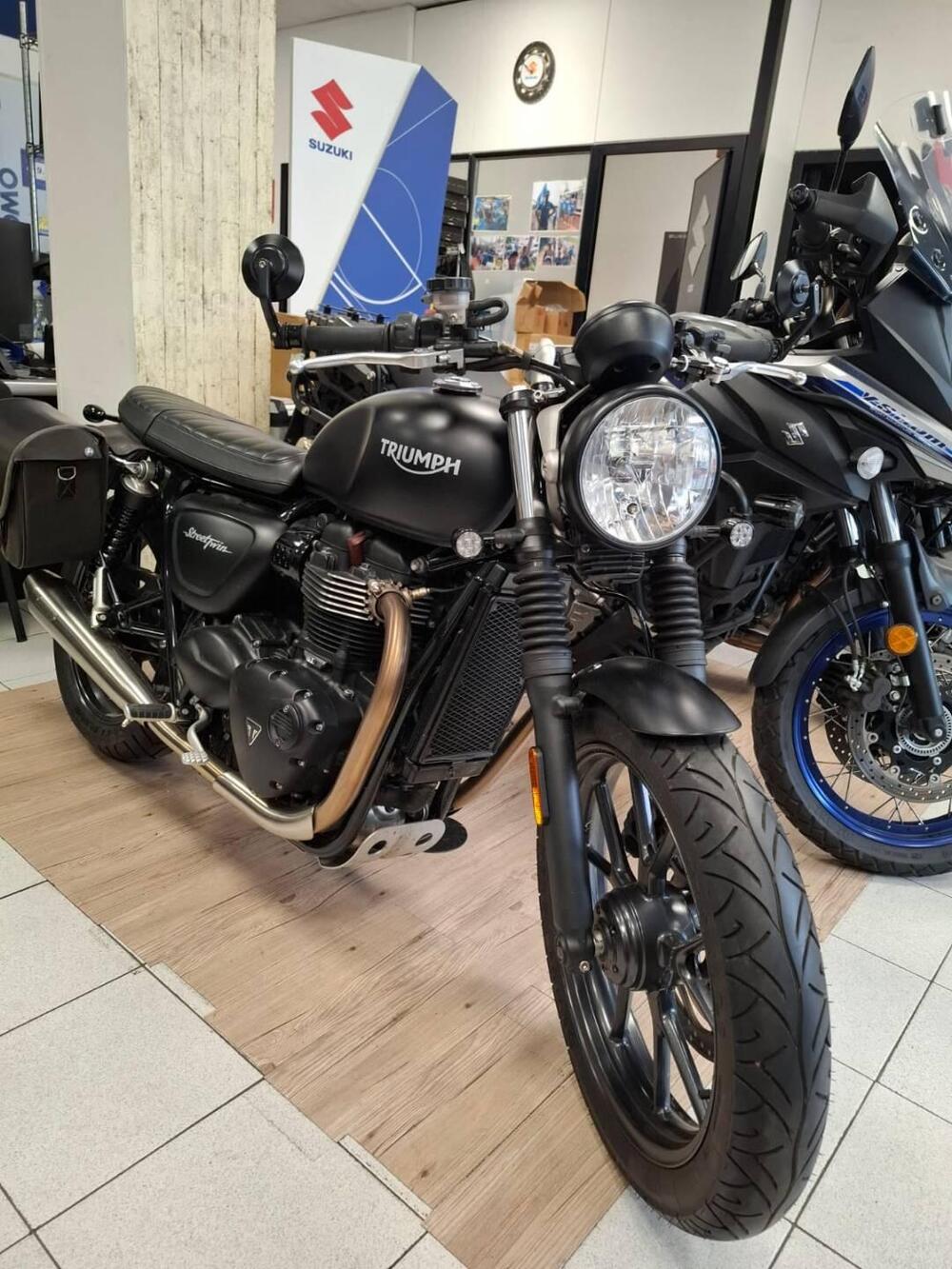 Triumph Street Twin 900 (2016) (2)