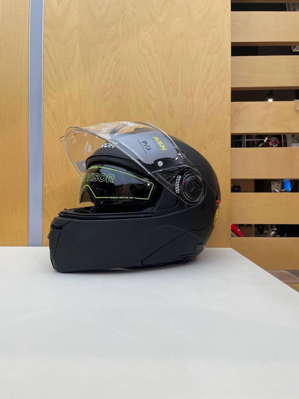 SPECKTRE BLACK MATT Airoh (2)