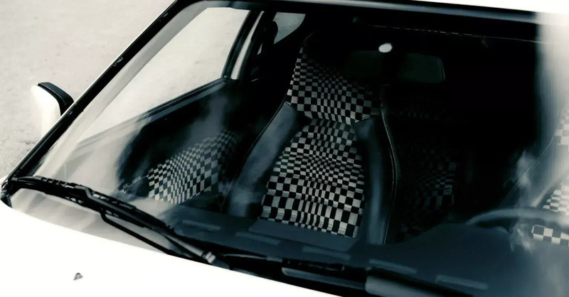 Porsche riporta in vita i suoi iconici tessuti vintage: Pasha, Pepita e Tartan