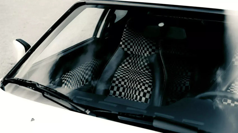 Porsche riporta in vita i suoi iconici tessuti vintage: Pasha, Pepita e Tartan