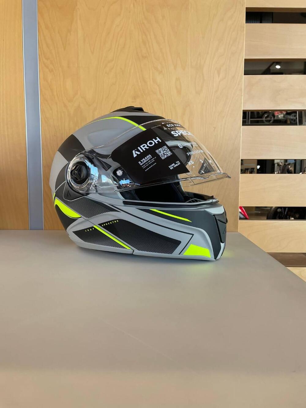 SPECKTRE YELLOWMATT Airoh (3)