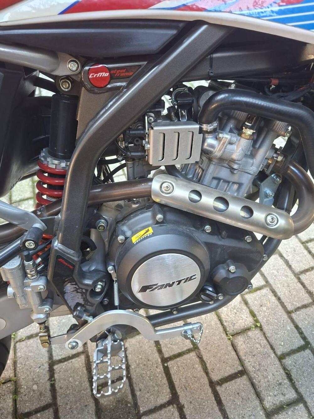 Fantic Motor Motard 125 Performance 4t (2020) (4)