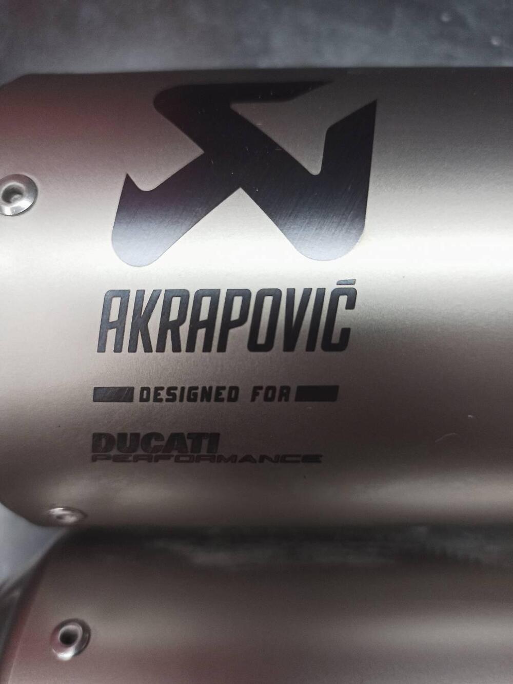 Kit silenziatori Akrapovic Omologati Ducati SuperS (3)
