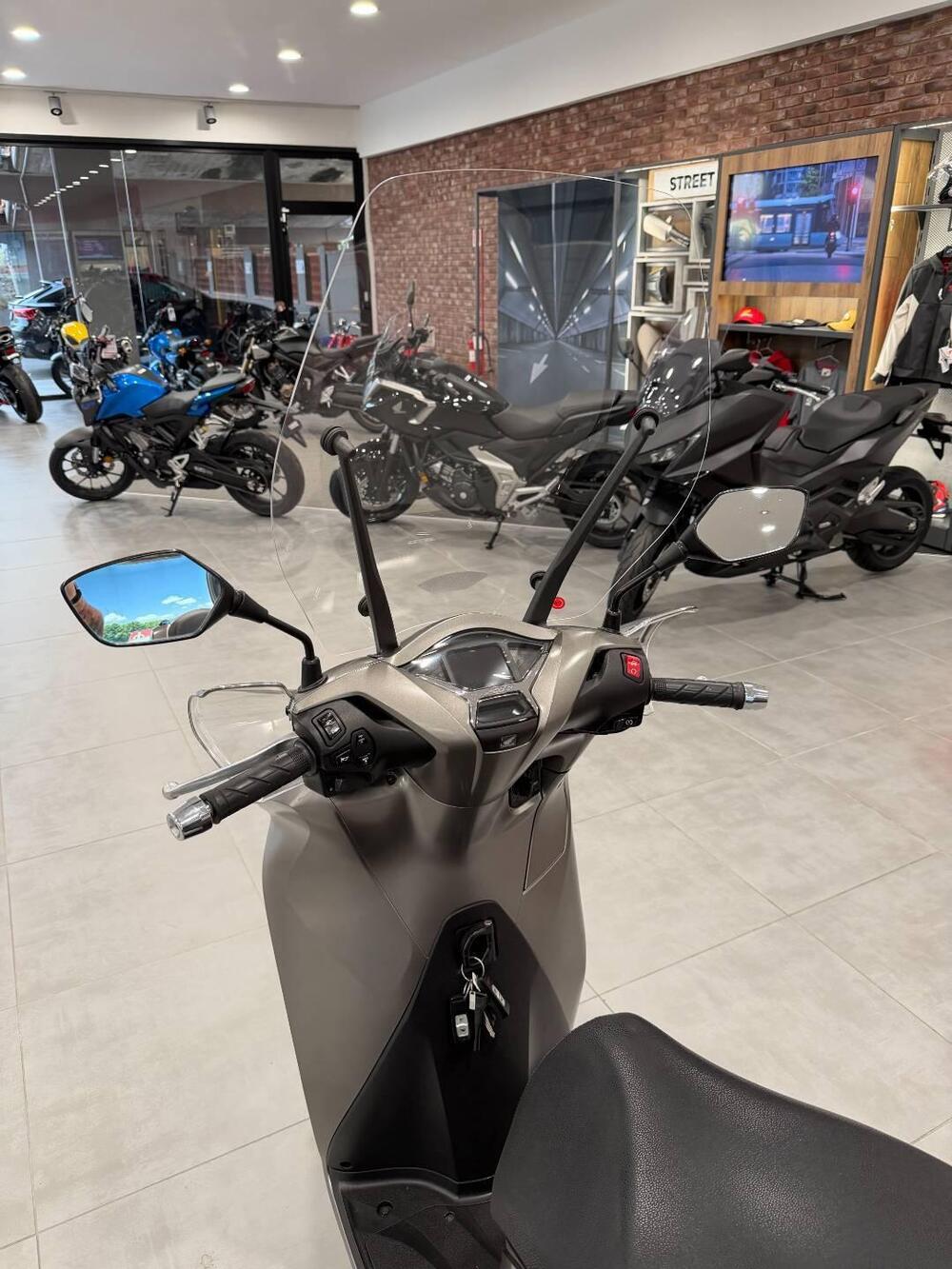 Honda SH 350 (2021 - 24) (9)