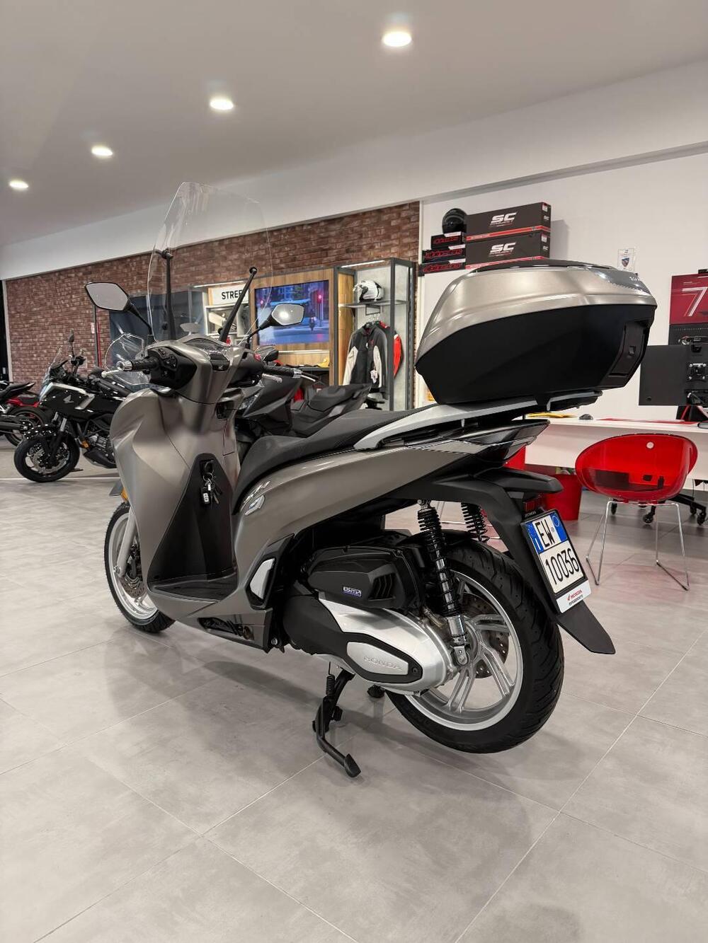 Honda SH 350 (2021 - 24) (4)