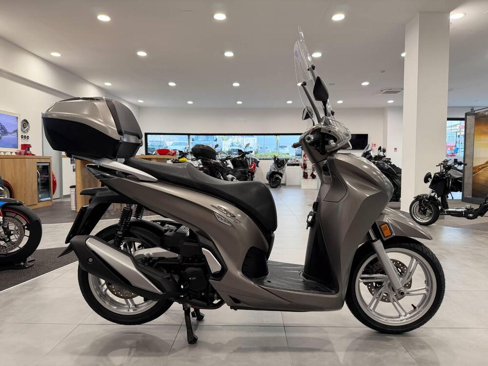 Honda SH 350 (2021 - 24) (7)