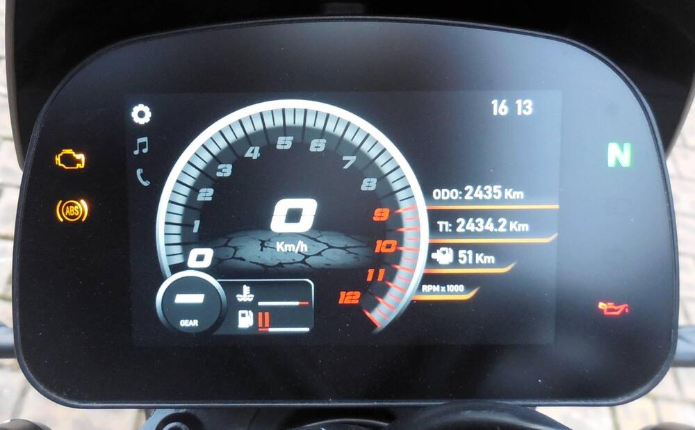 Moto Morini SEIEMMEZZO SCR (2022 - 26) (4)