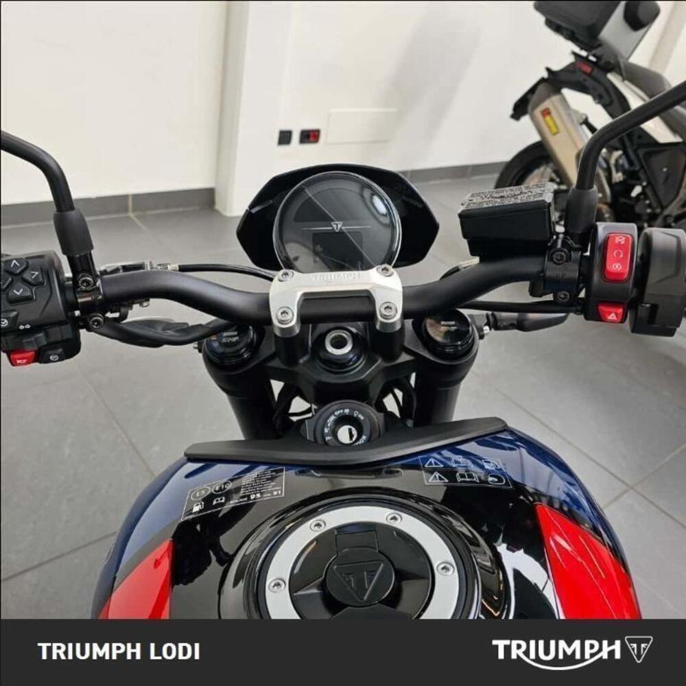Triumph Trident 660 Triple Tribute Edition (2025 - 26) (7)