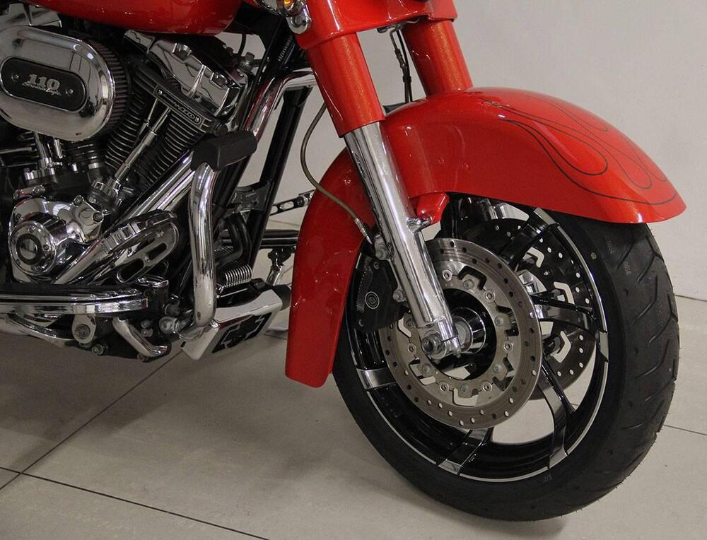 Harley-Davidson 1800 Street Glide (2010 - 11) - FLHXSE (2)