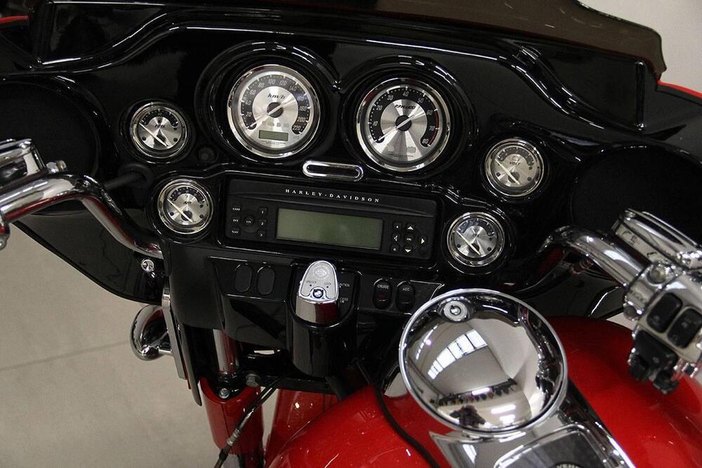 Harley-Davidson 1800 Street Glide (2010 - 11) - FLHXSE (11)