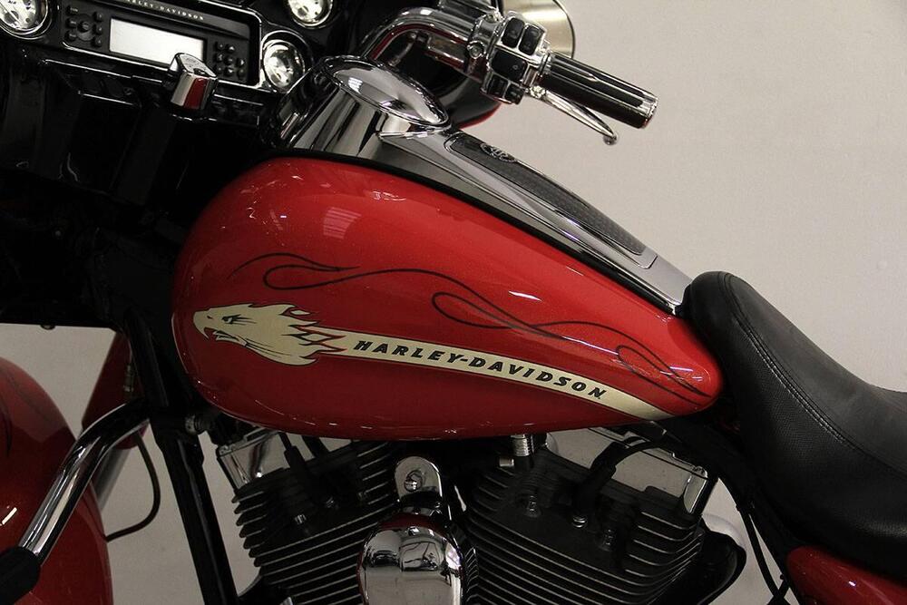 Harley-Davidson 1800 Street Glide (2010 - 11) - FLHXSE (12)