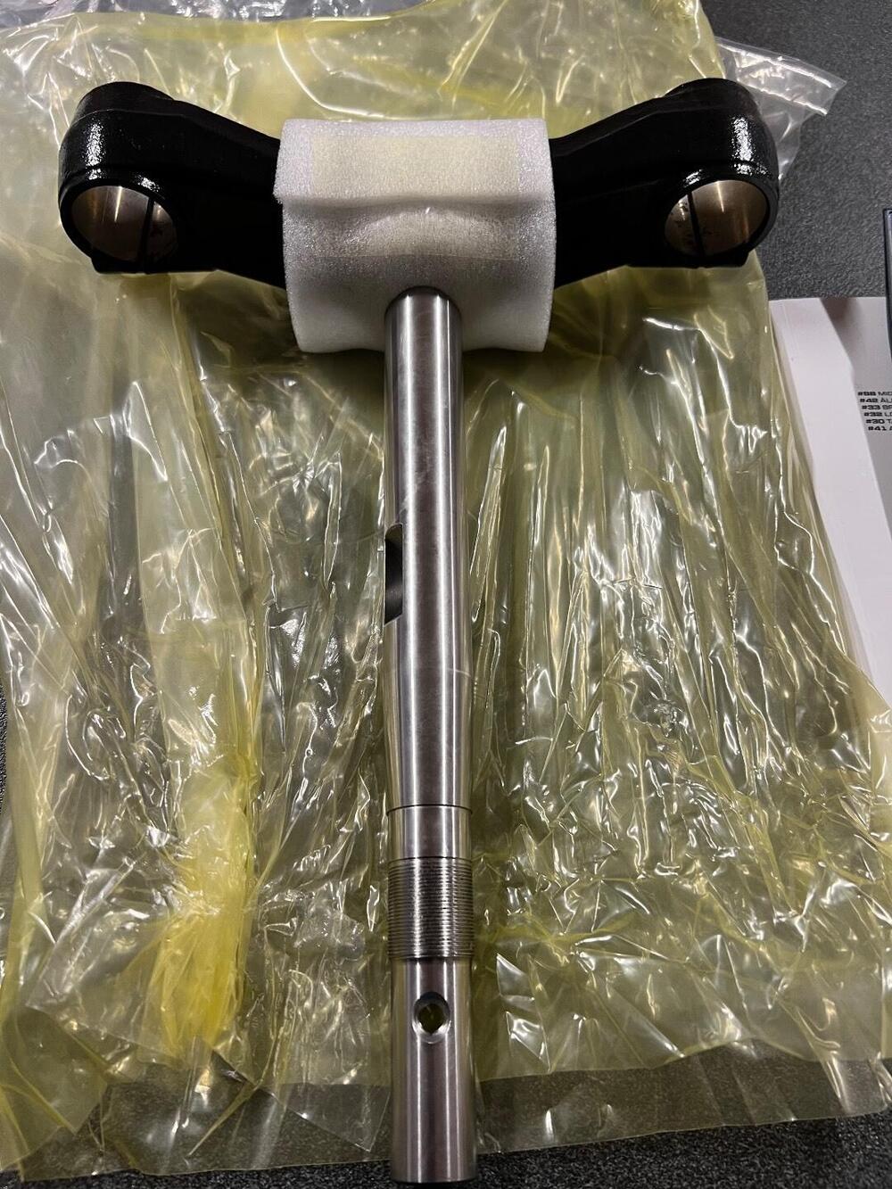 Suzuki Burgman 400 piastra inferiore