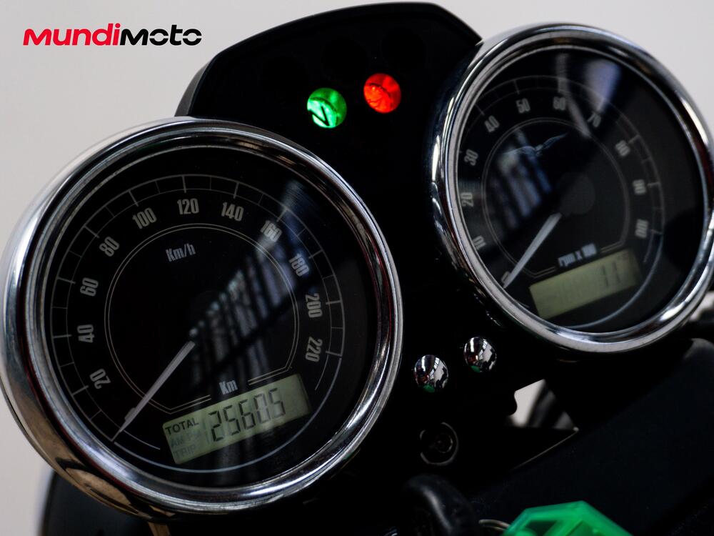 Moto Guzzi V7 III Stone (2017 - 20) (12)