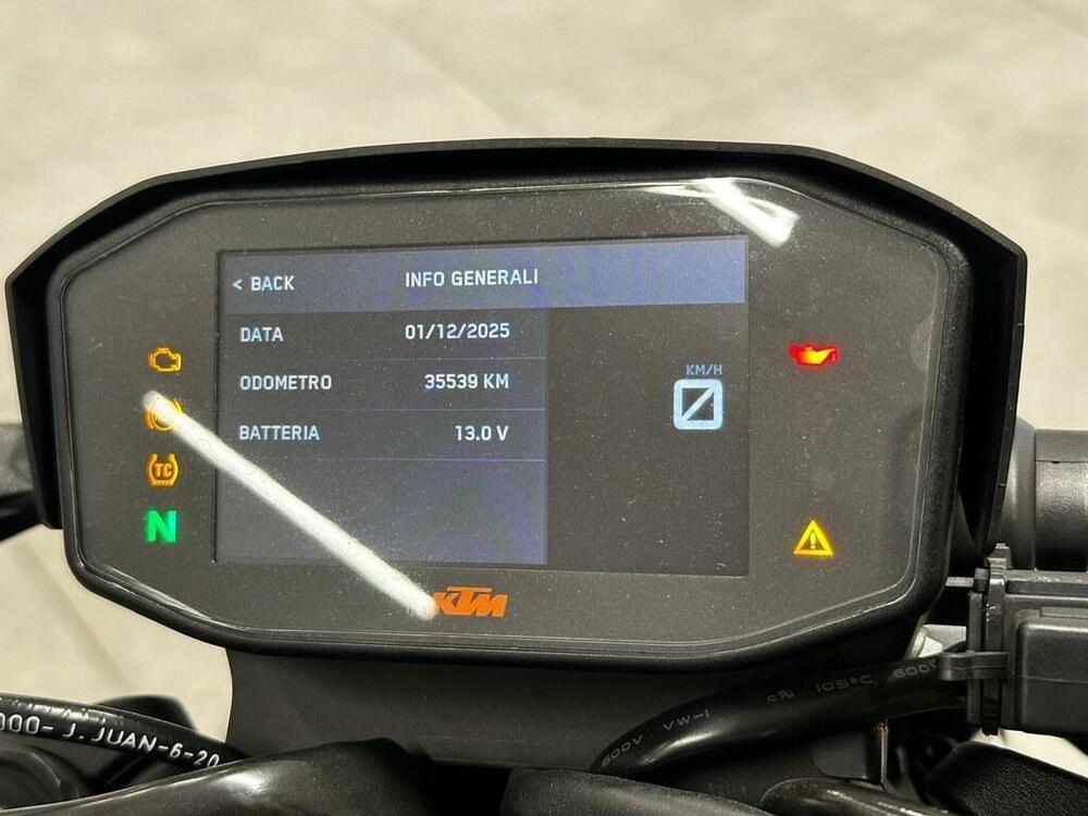 KTM 890 Duke R (2020) (7)