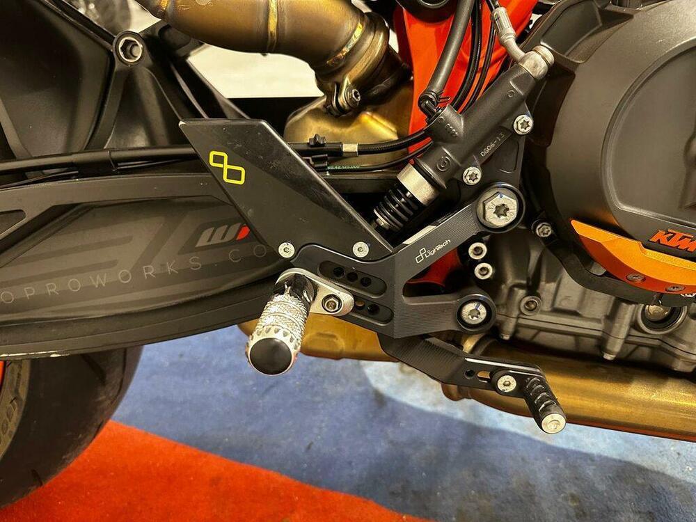 KTM 890 Duke R (2020) (13)