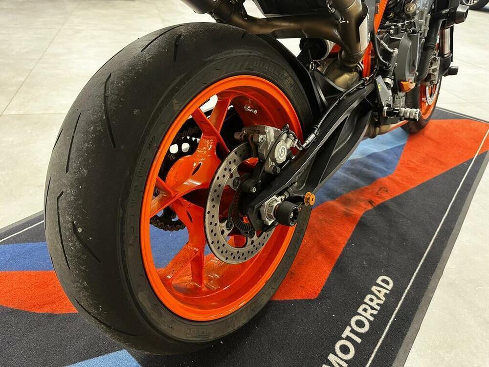 KTM 890 Duke R (2020) (10)