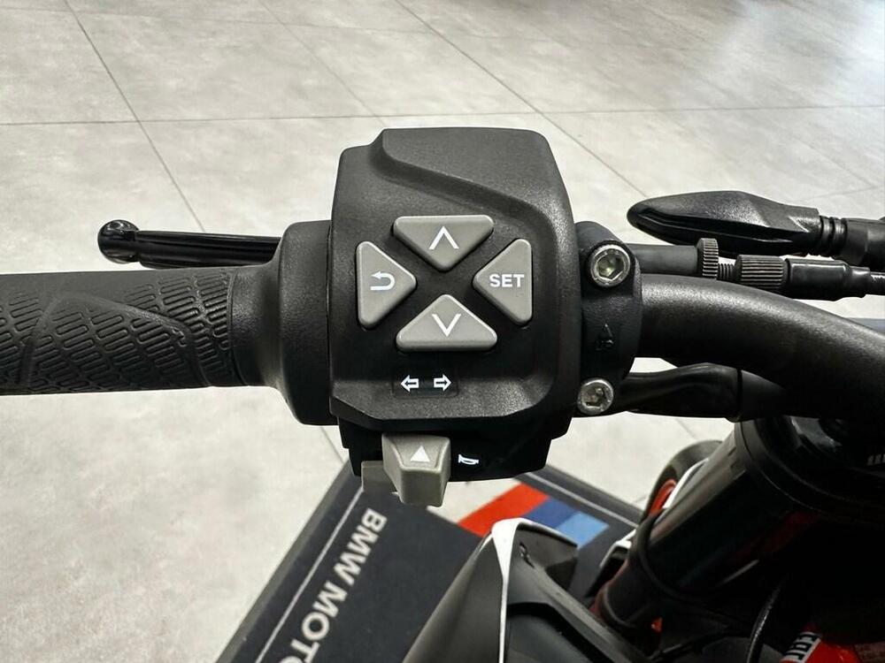 KTM 890 Duke R (2020) (8)