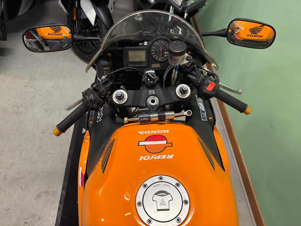 Honda CBR 900 RR Fireblade (2000 - 01) (7)