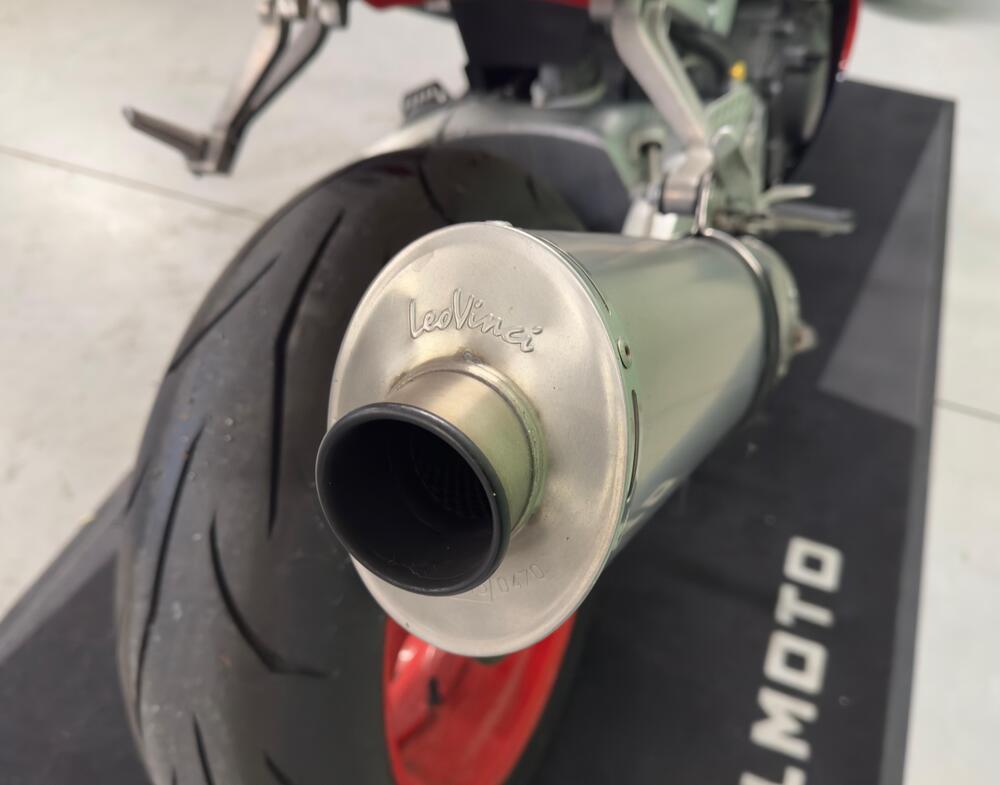 Honda CBR 900 RR Fireblade (2000 - 01) (8)