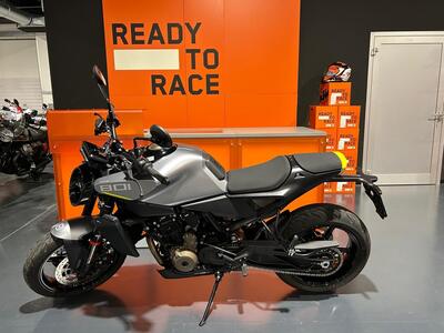 Husqvarna Vitpilen 801 L (2025) usata