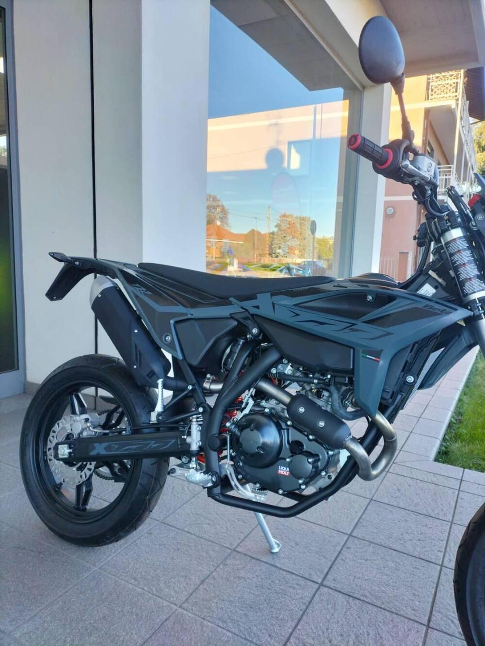 Betamotor RR 125 4T Motard T - X Special Edition (2025 - 26) (2)