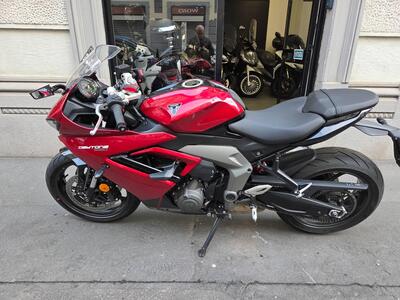 Triumph Daytona 660 (2024 - 25) usata