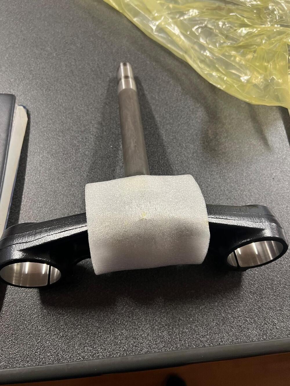 Suzuki Gsx-s750 piastra inferiore (2)