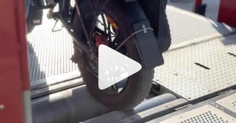 E-bike "truccate" nel mirino della Polizia, scatta la retata [VIDEO]