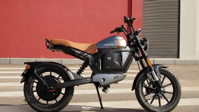 Tromox M05: la piccola elettrica cinese che si spaccia per caf&eacute; racer (ma non lo &egrave;)