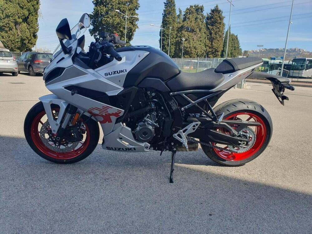 Suzuki GSX-8R (2024 - 26) (8)
