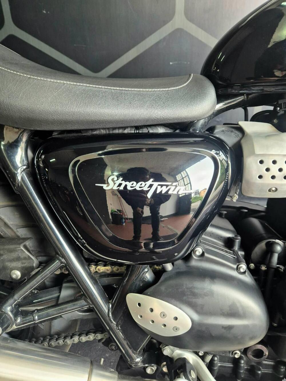 Triumph Street Twin 900 (2017 - 18) (5)