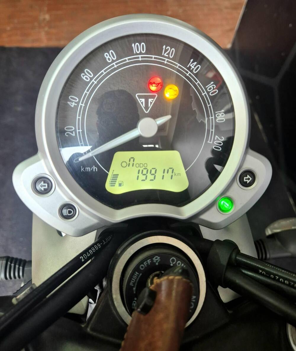 Triumph Street Twin 900 (2017 - 18) (7)