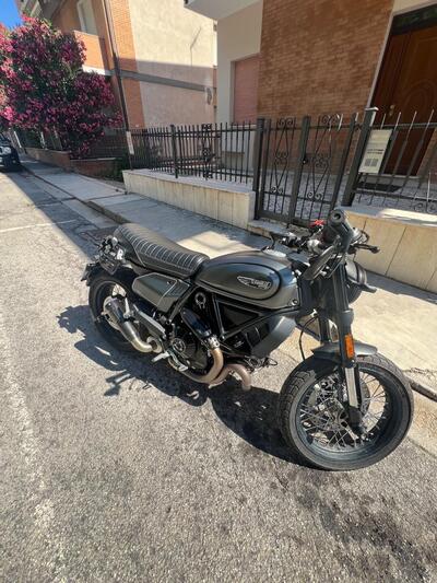Ducati Scrambler 800 Night Shift (2021 - 22) usata